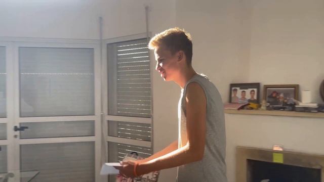 Как интересно вручить подарок на День Рождения. Запомнят надолго ! смотреть онлайн