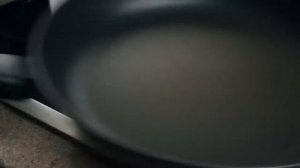 Куриные котлеты с масляной начинкой.Курица в сметанном соусе.