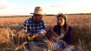 Где и как рожать детей в роддоме или в поле? Домашние роды в экопоселении Здравое.