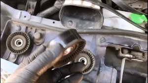 Suzuki Grand Vitara проверяйте состояние ремней и роликов.