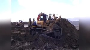 Самый большой бульдозер в мире Komatsu D575A 3