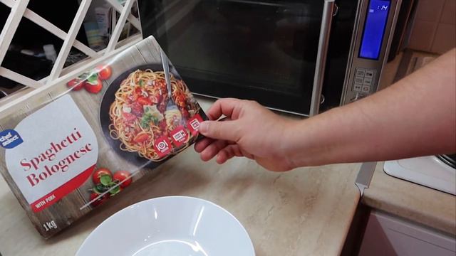 Lidl's Spaghetti Bolognese: When Pasta Bolognese Doesn't Look Like the Picture смотреть онлайн