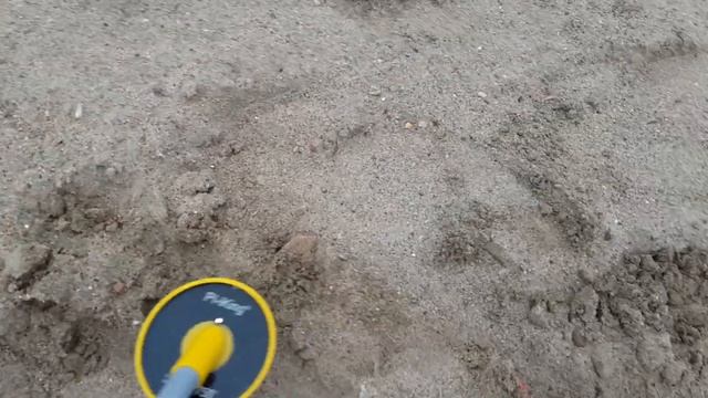 ДУРАЧИЛИСЬ НА ПЛЯЖЕ( ПОИСКИ ЗОЛОТА, МОНЕТ) смотреть онлайн