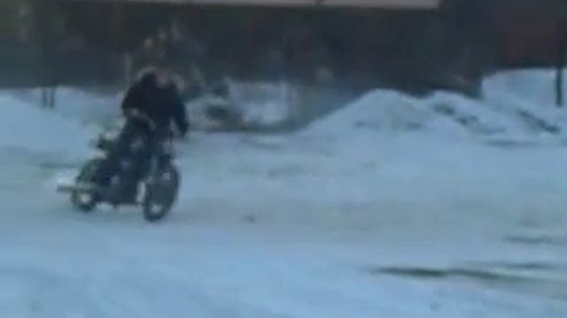 мото зимние катания.AVI смотреть онлайн