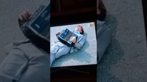 Николай Караченцов играет на гармошке в фильме "Белые росы"