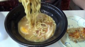 【咀嚼音】ローソン 海老醤が決め手！海老味噌ラーメン Eat miso ramen in the camping car.【Eating Sounds】