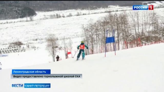 Под Петербургом юные горнолыжники покоряли непростую трассу гигантского слалома