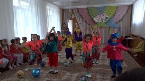 Гномы лилипутики танец