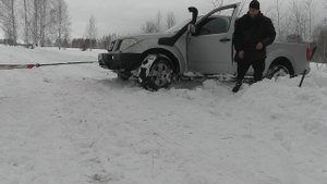 Покатушки по снегу. Ниссан Навара. Лебедка рулит.