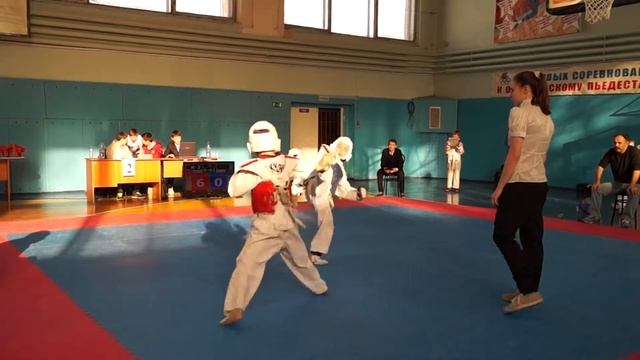 28. красный смотреть онлайн