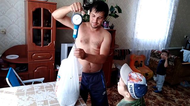 Поспел первый арбуз, взвешиваем с племяшками 2019 год смотреть онлайн