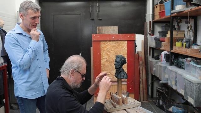 Слепоглухой скульптор Александр Сильянов 2023