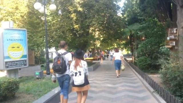 ЯЛТУ ЗАПОЛОНИЛИ БОМЖИ!!! смотреть онлайн