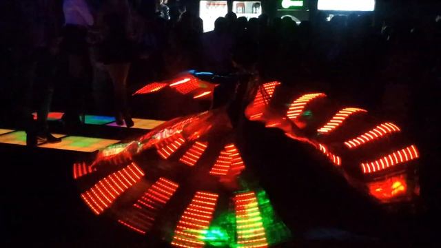 СВЕТОДИОДНОЕ ШОУ "ДЕЛИВЕРАНС" (г. Лабинск) - номер "Энигма" (демо) в "Динамик night club" смотреть онлайн