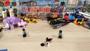 Обзор журнала LEGO City (Лего Сити) №3 с конструктором Девушка полицейский