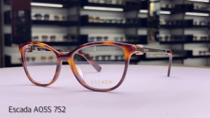Корригирующие очки для женщин Escada A05S 752: заказ, изготовление и первое впечатление