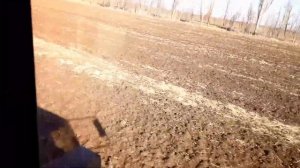 Внесение минеральных удобрений перед посевом гороха МТЗ-1021 с МВД-1000