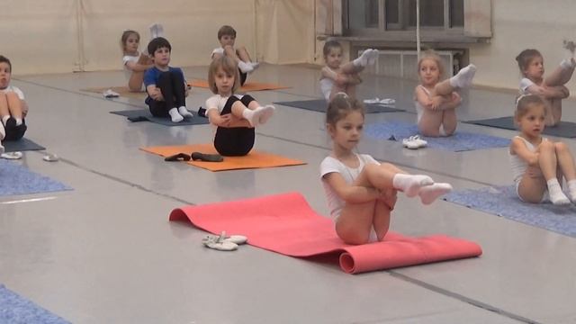 9 Часть.Урок балета для детей. Развитие данных у детей. Первые шаги в хореографии. Растяжка