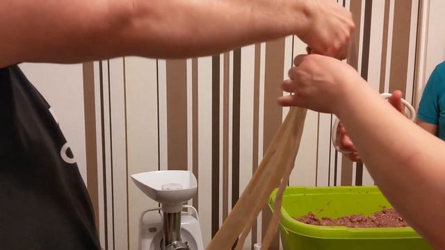 Сушенная колбаса и мясо/Как мы делаем Кавказскую/Дагестанскую/Кoлбасу в Германии/Сделано в Германии смотреть онлайн