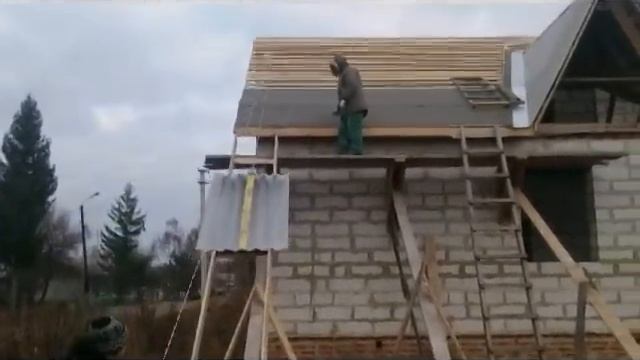 Кроем крышу шифером вдвоем