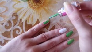 Обычный лак. Наконец-то обычный зелёный лак без прибамбасов?