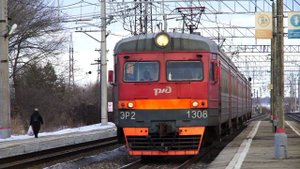 Латвийская и Российская электрички. ЭР2-1307 и ЭР2-1308