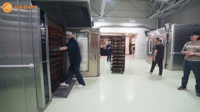 Зачем ремесленной пекарне ротационные печи класса люкс? смотреть онлайн