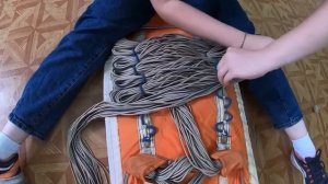 Укладка десантного парашюта в аэроклубе ДОСААФ