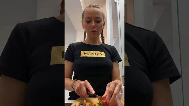 Смузи из клубники с бананом и на кокосовом молоке смотреть онлайн