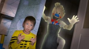 Хелпик Попал в ИГРУ МОРОЖЕНЩИК Ice Scream в РЕАЛЬНОЙ ЖИЗНИ! Папа ОТПРАВЛЯЕТСЯ в Игру Спасать Хелпика