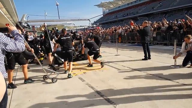 Pit stop practices Mercedes AMG Petronas F1 Team смотреть онлайн