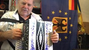 Гармонь миди звучит как скрипка . Играет музыкант Сергей Замбровский ( Sergej Zambrovskij ) Германи