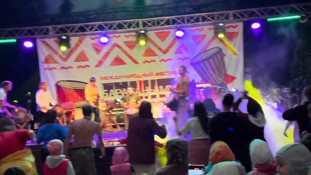 Часть 4. Выступление мастеров африканского направления на фестивале Барабаны Мира 2023 смотреть онлайн