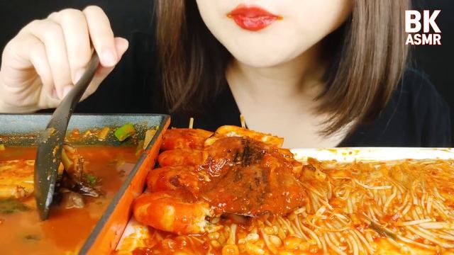 ASMR SPICY SEAFOOD SKEWERS AND SPICY FISH CAKE SOUP 주꾸미,새우,오징어,새송이버섯 꼬치와 팽이버섯(EATING SOUNDS) MUKBAN