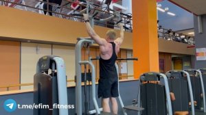 Подтягивания в гравитроне широким хватом - техника выполнения