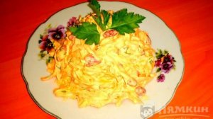 Салат из моркови и фасоли с чесночной заправкой