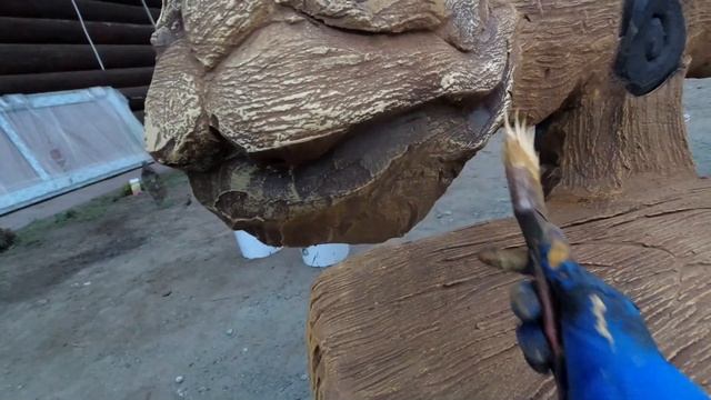 лавочка во дворе в виде старого бревна и арт бетона. покраска акриловой краской. смотреть онлайн