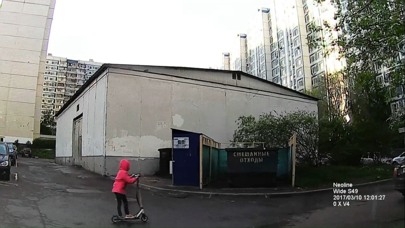 Ребёнок на самокате и без родителей смотреть онлайн