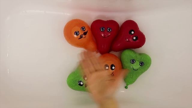 Учим цвета Лопаем воздушные шары с водой