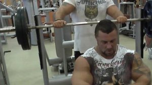 Михаил Сидорычев и Андрей Маланичев. Тренировка груди.