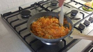 Перец болгарский фаршированный в горшочке в духовке