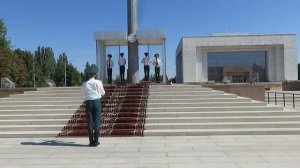 Пост № 1: почетный караул у флага страны.