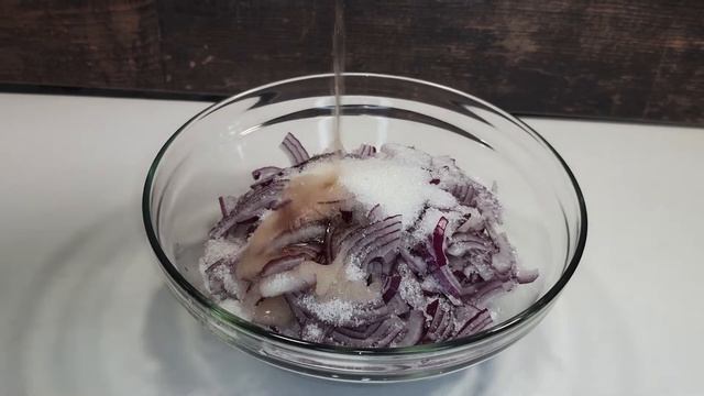 САЛАТ «БЕРЛИНСКИЙ» с МЯСОМ и МАРИНОВАННЫМ ЛУКОМ #СалатИзСССР #СалатНаПраздник #СалатСмясом #Салат