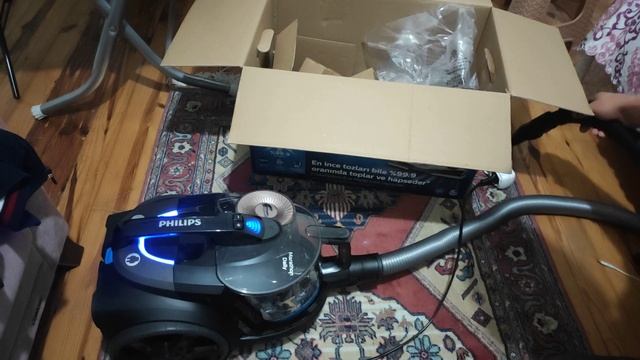 Philips XB7150/07 Marathon Toz Torbasız elektrik Süpürgesi aldım Kutu açılışı ve Sesi Videoda смотреть онлайн