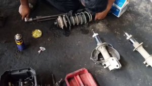 Front shock absorber replacement - SUZUKI Alto 800