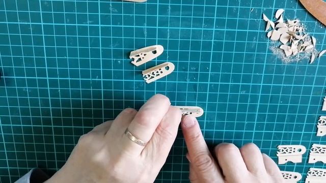 DIY Винтовая лестница из деревянного веера для Кукольного Дома/Dollhouse Miniature Spiral Stairs