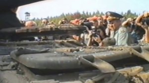 Видео с испытаниями обстрелом танка Т-80УД из танка Т-80У.