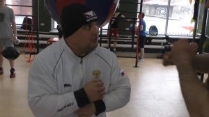 Защита и контратака из бокса на улице.