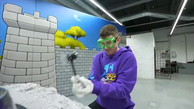 Кто Первый Вытачит Меч из Камня Получит 10 -000💲Челендж смотреть онлайн