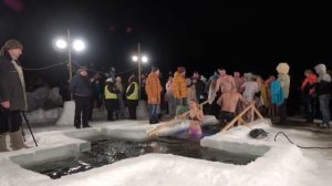 19 01 2019 Белые Столбы Крещенские купания на Глубоком